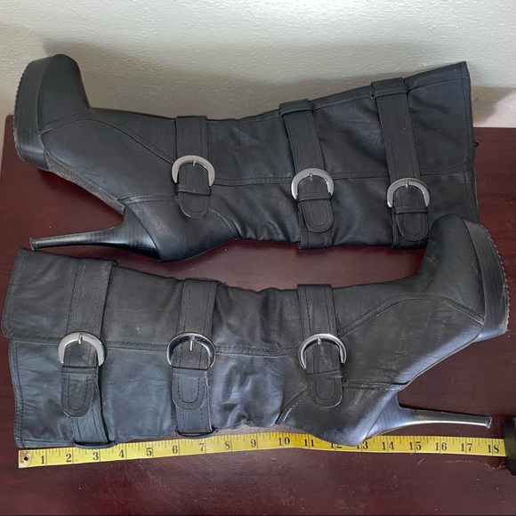 💥🖤NWOT knee high black boots👢 - Picture 3 of 3